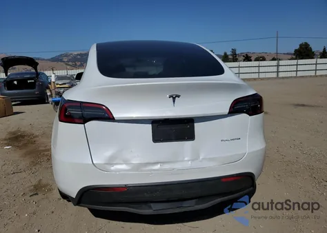 2024 Tesla Model Y z USA, uszkodzony, nr VIN 7SAYGDEE2RF058834